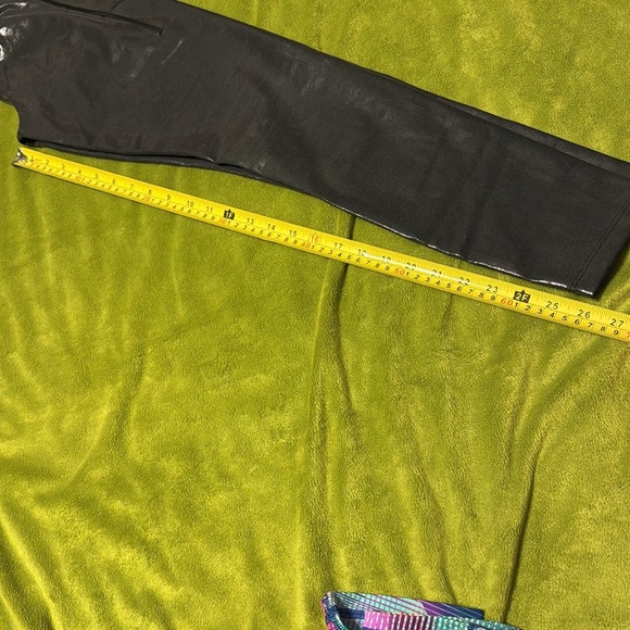 2pk Women’s Victoria Secret Leggings Sz Medium Black and Multi Color - Picture 5 of 10